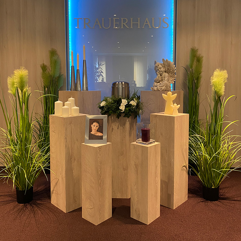 DEKORATION SEHR GROSS (4 SÄULEN USW.)